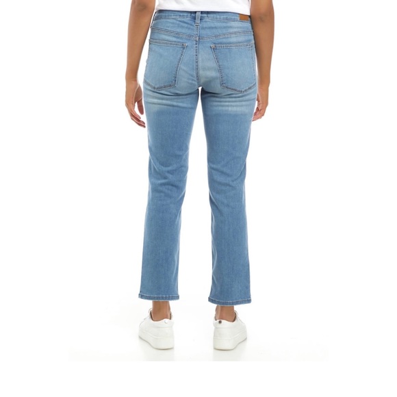 NWT Crown & Ivy Mid Rise Straight Jeans Size 8 - Picture 2 of 8